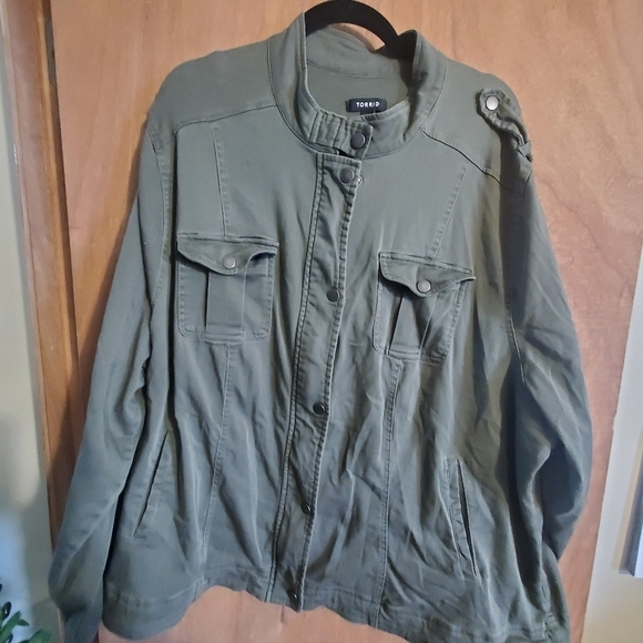 TORRID ARMY GREEN LIGHTWEIGHT. SZ 4X /26. OUTDOORS. CAMPING - Picture 3 of 8